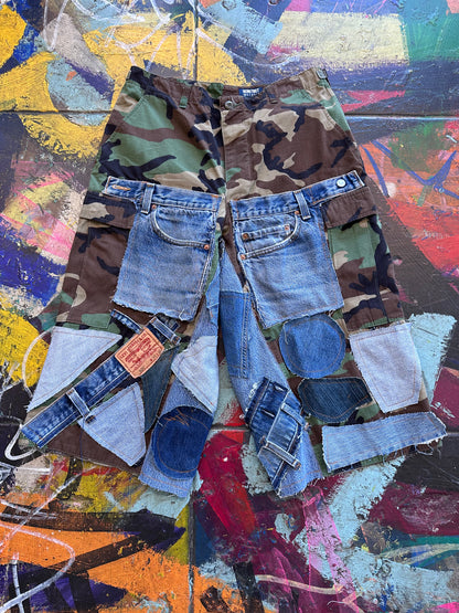 3/4s Camo Denim Detail Short / Random Selection